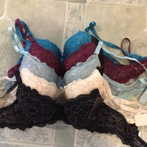 5 Bras 32A NWT